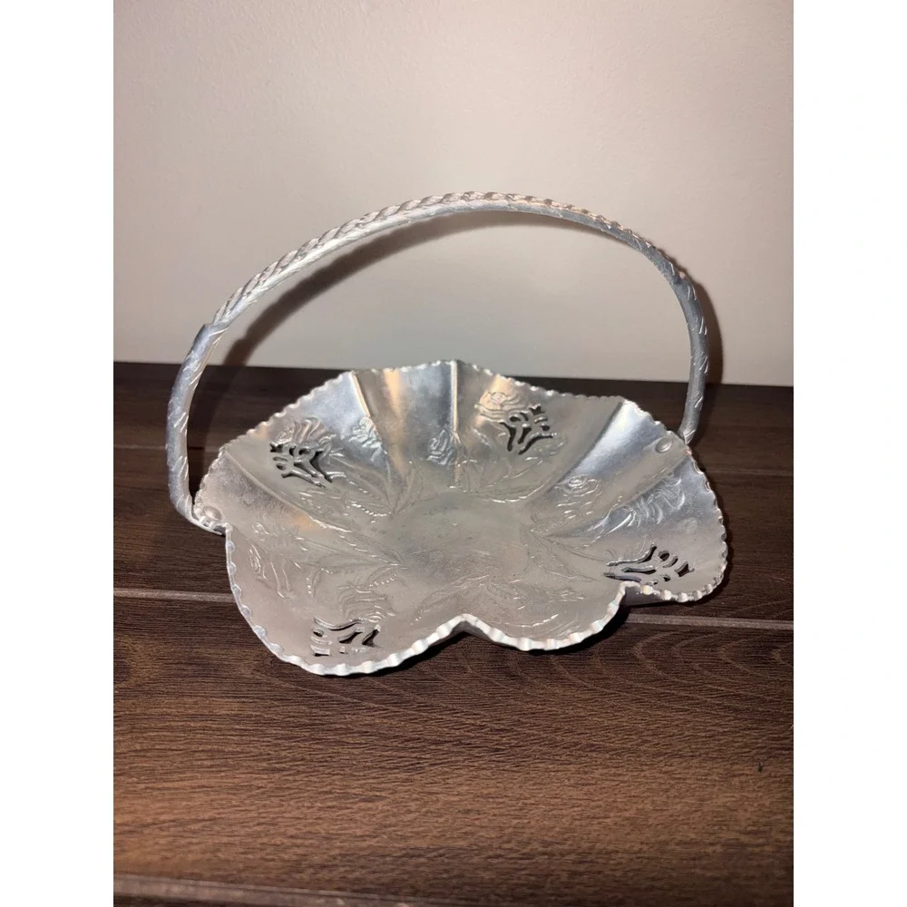 Vintage Hammered Aluminum Basket Embossed Rose Floral Scalloped Dish 8 Inch